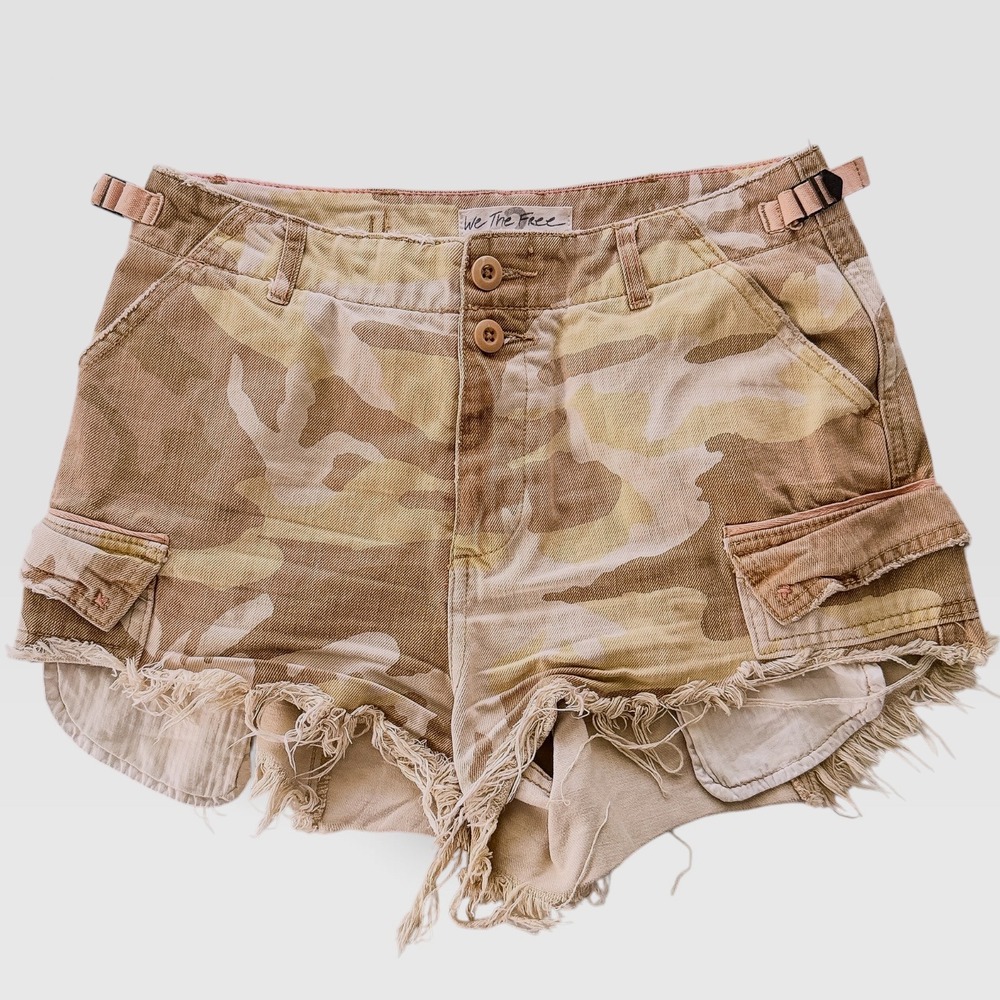 We The Free Free People Camo Cargo Shorts Tan Pink Stitch Distressed Size 2